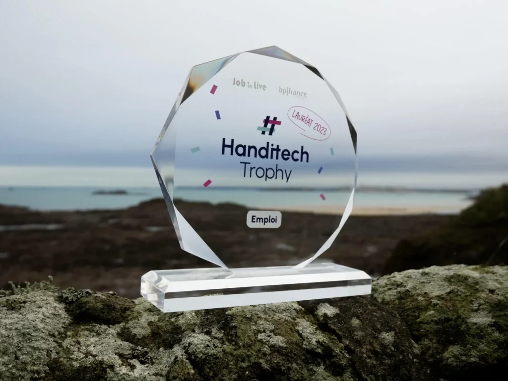 Trophée du HandiTech Trophy 2023 remporté par Solatypic